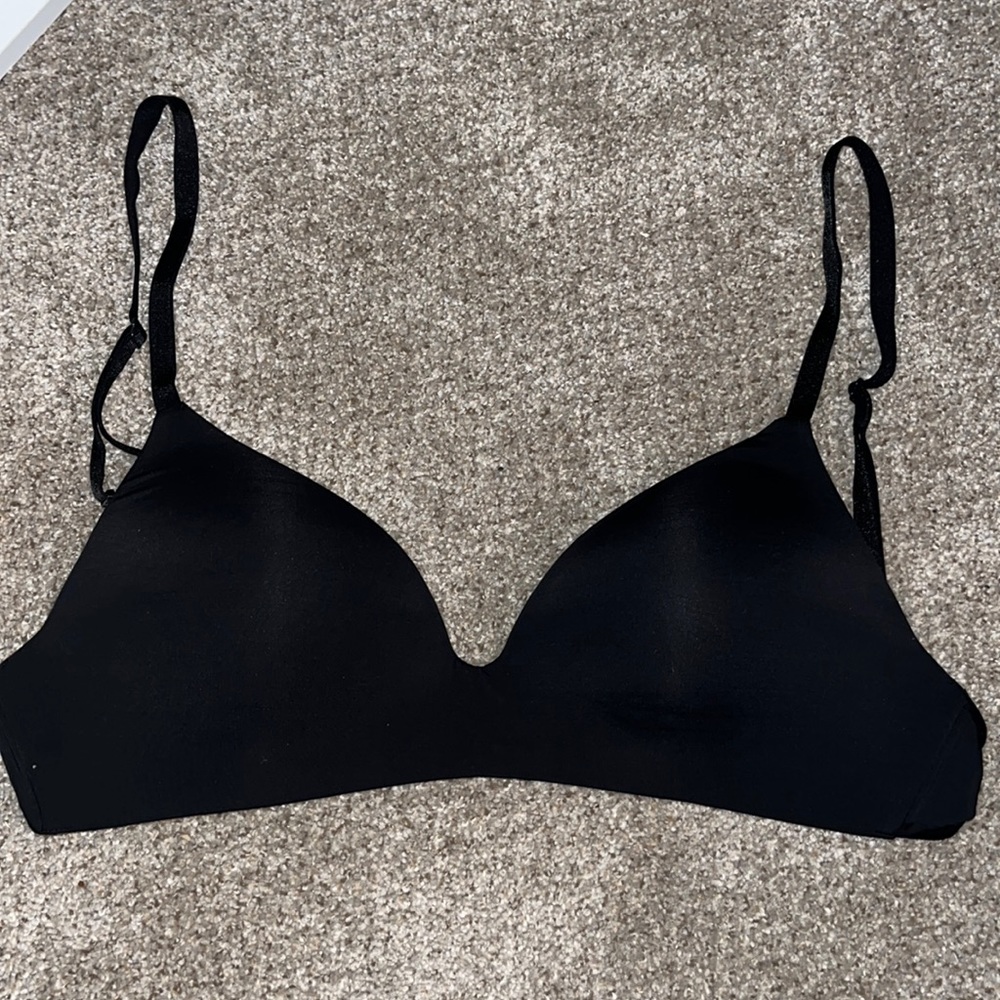 Lightly lined Wireless Victorias Secret bra